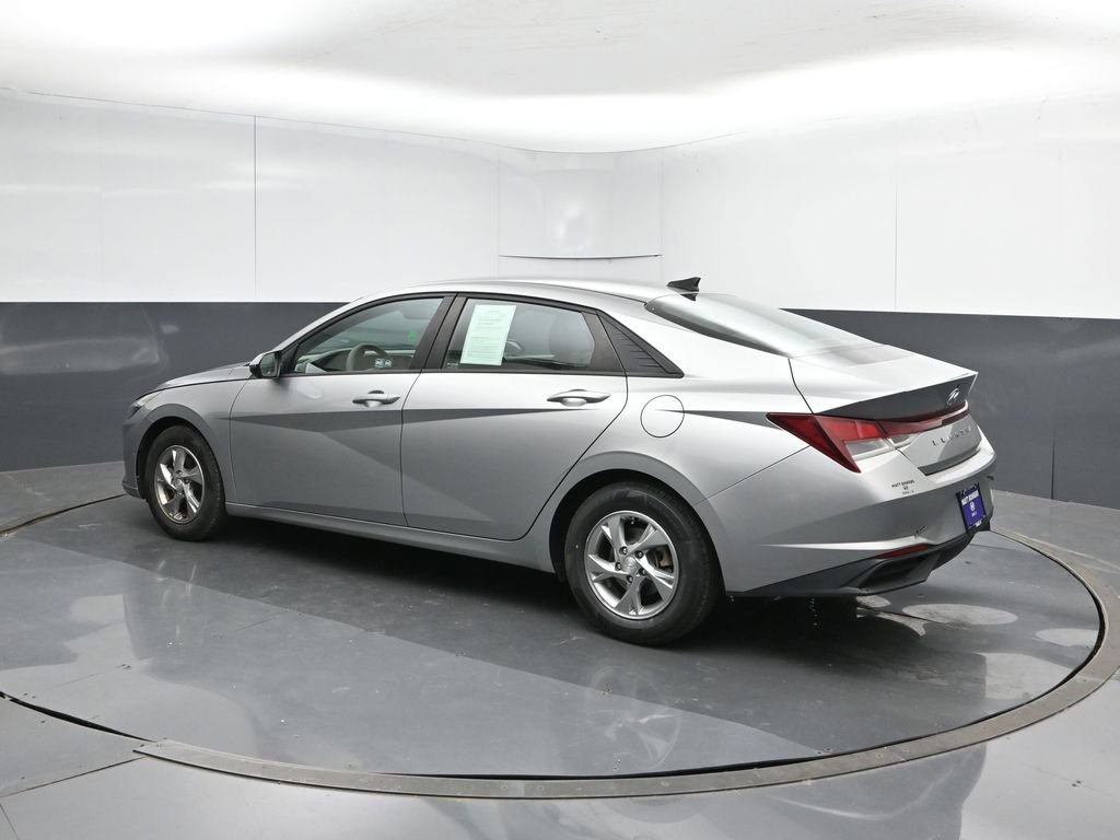 Used 2021 Hyundai Elantra SE FWD image 3