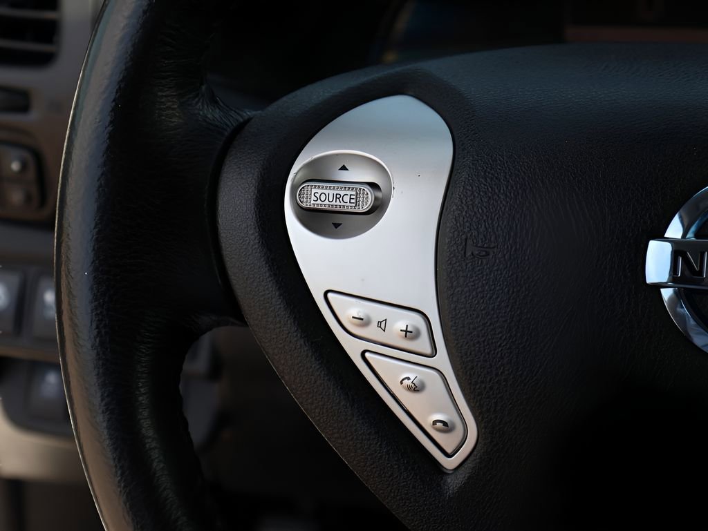 Used 2015 Nissan Leaf S FWD image 31
