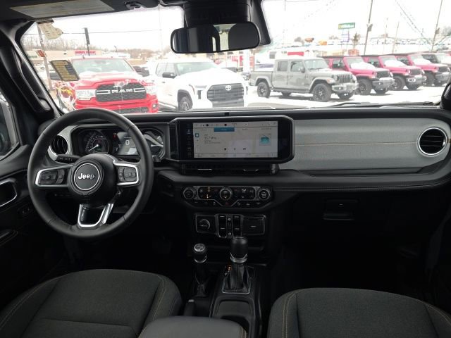 Used 2025 Jeep Wrangler Unlimited Sahara w/ Safety Group AWD/4WD image 44