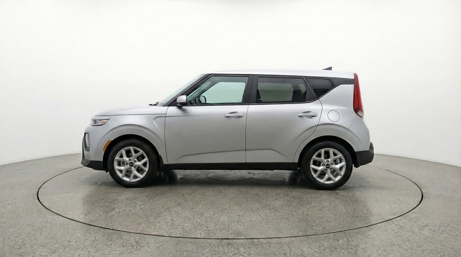 Used 2025 Kia Soul LX w/ LX Technology Package FWD image 5