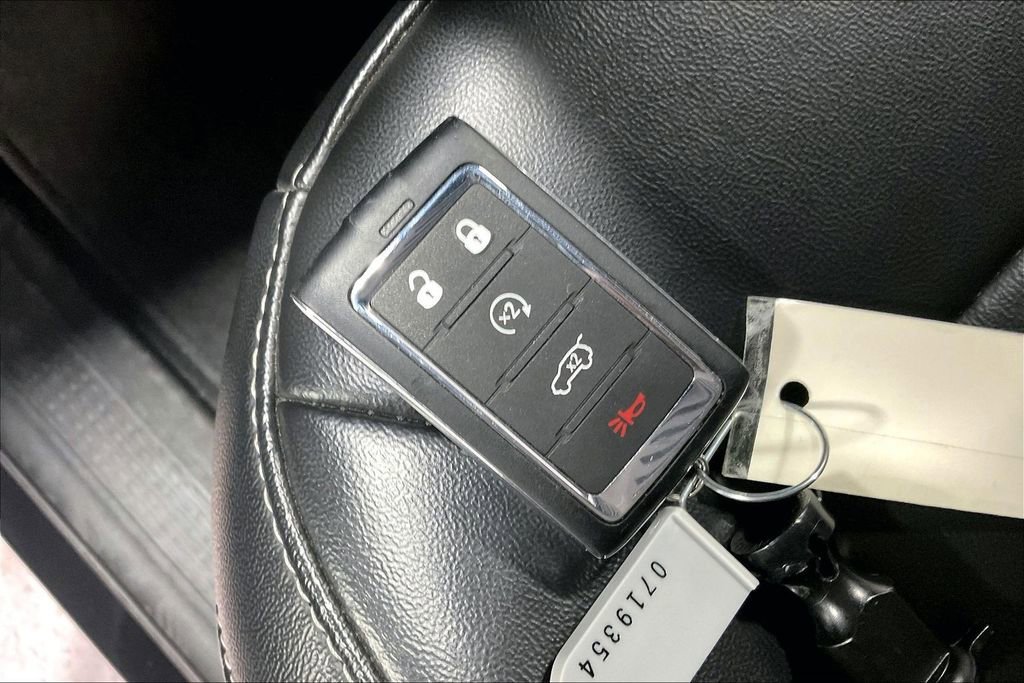 Used 2025 Jeep Grand Cherokee L Limited w/ Black Appearance Package image 13