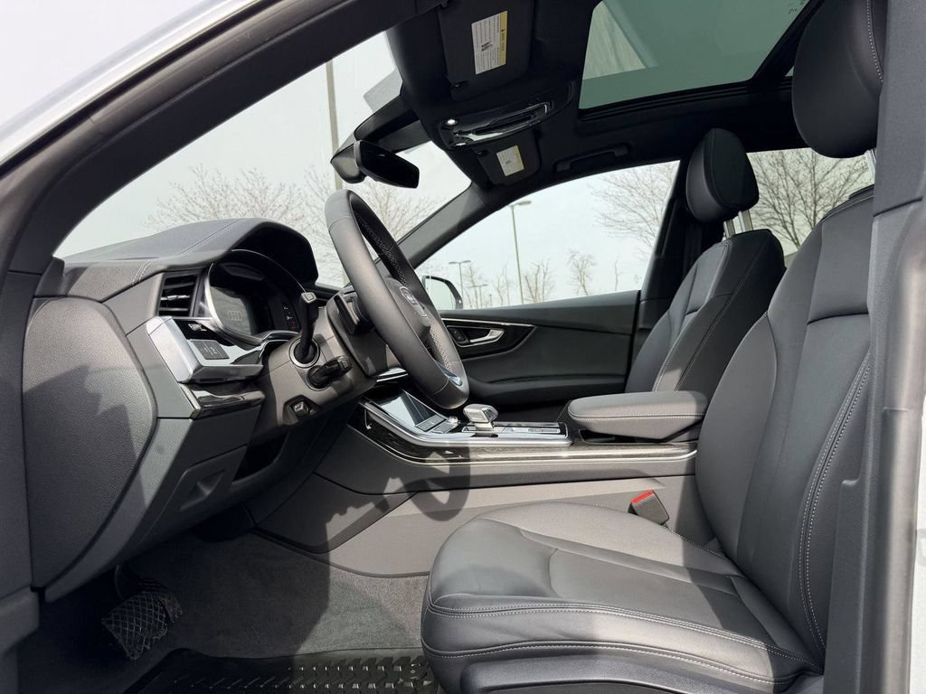 Used 2025 Audi Q8 Premium w/ Convenience Package AWD/4WD image 18