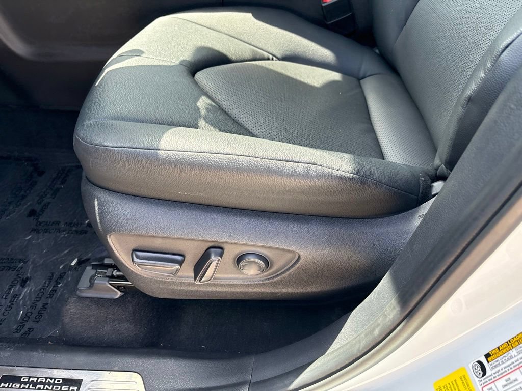 Used 2025 Toyota Grand Highlander AWD Hybrid image 13