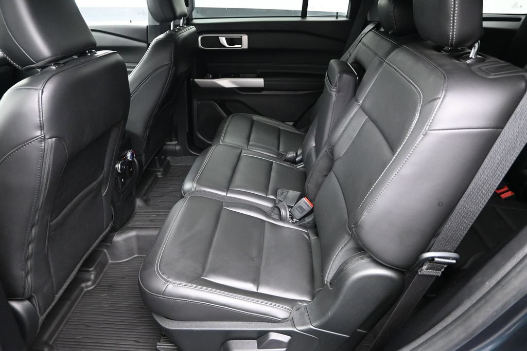 Used 2022 Ford Explorer XLT w/ Equipment Group 202A AWD/4WD image 28