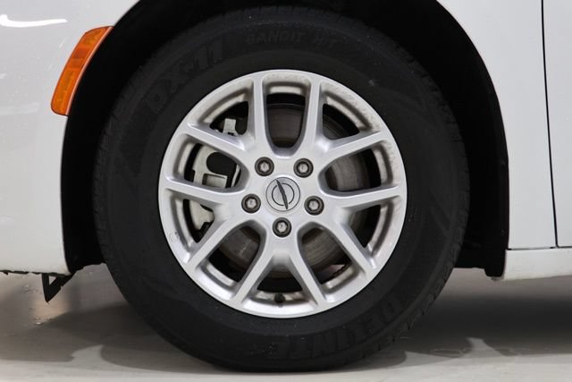 Used 2023 Chrysler Pacifica Touring-L FWD image 11