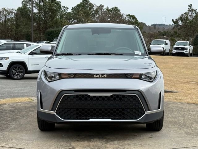 Used 2025 Kia Soul LX image 2