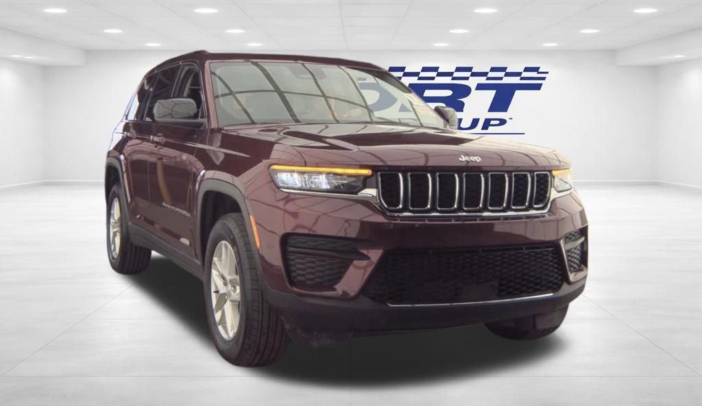Used 2024 Jeep Grand Cherokee Laredo X AWD/4WD image 4