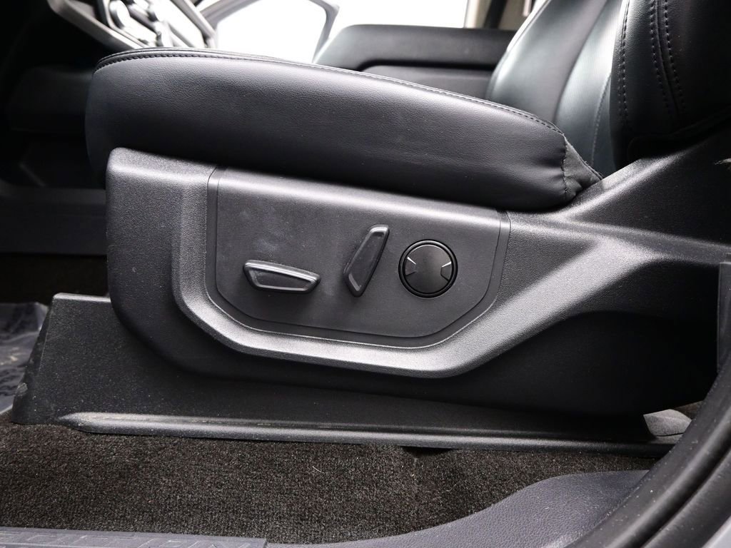 Used 2023 Ford Expedition XLT image 11