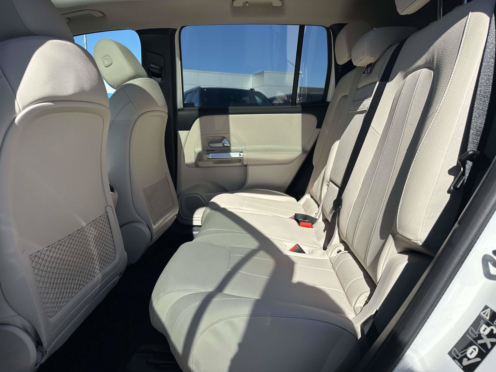 Used 2023 Mercedes-Benz GLB 250 4MATIC w/ Premium Package image 25