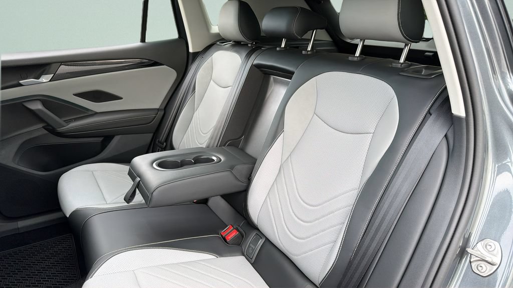 New 2026 Volkswagen Tiguan SE FWD image 33