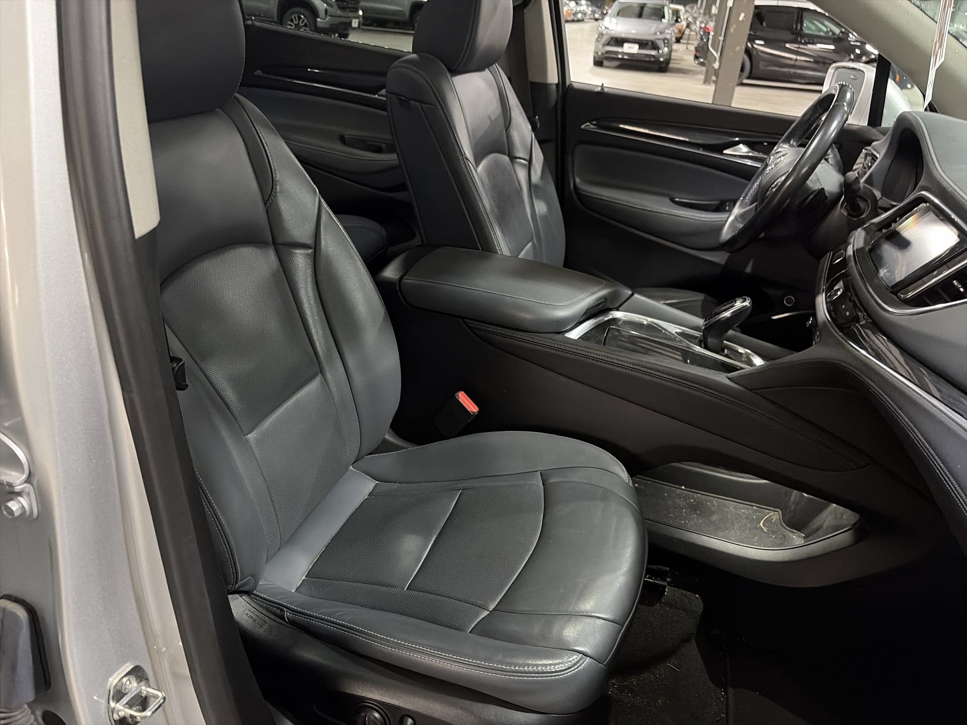 Used 2019 Buick Enclave Essence AWD/4WD image 30