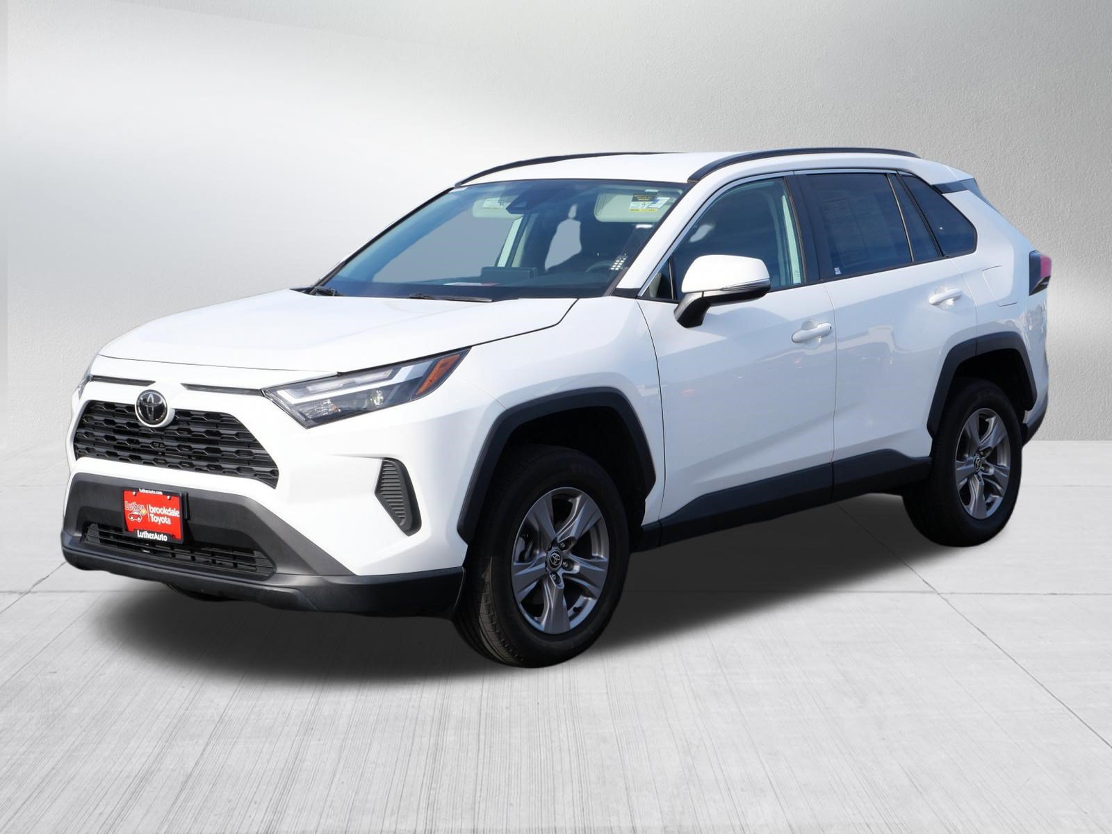 Used 2024 Toyota RAV4 XLE AWD/4WD image 3