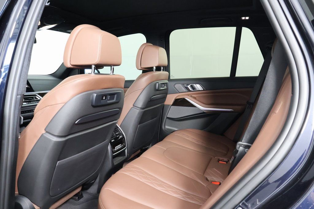 Used 2020 BMW X5 M50i image 11