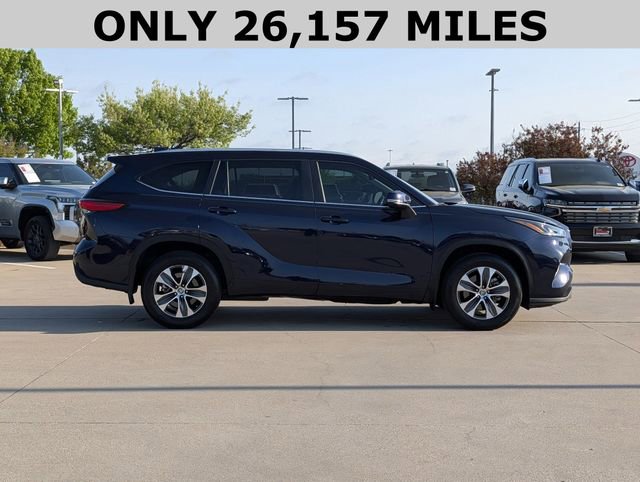 Used 2023 Toyota Highlander XLE image 4