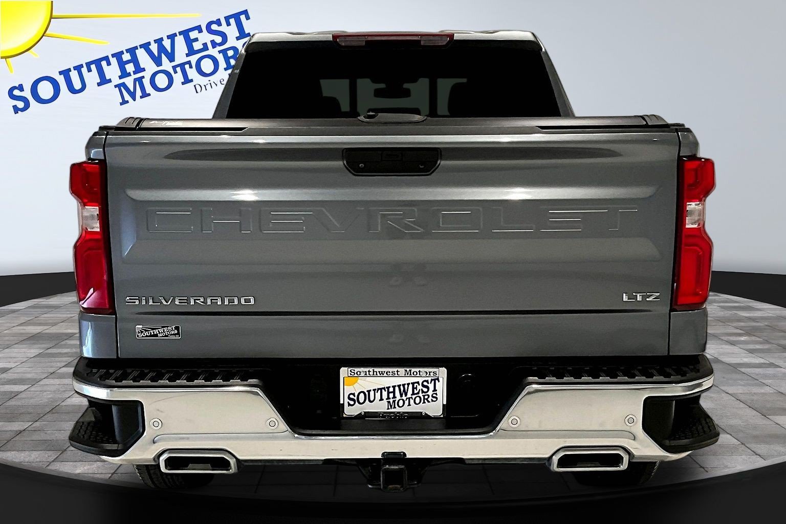 Used 2022 Chevrolet Silverado 1500 LTZ w/ LTZ Premium Package AWD/4WD image 6