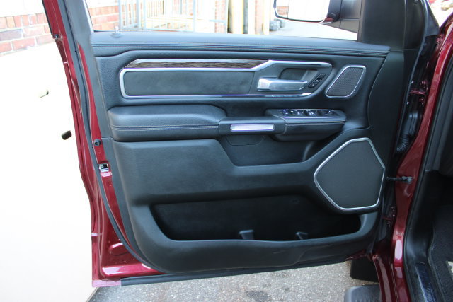 Used 2019 RAM 1500 Laramie AWD/4WD image 10