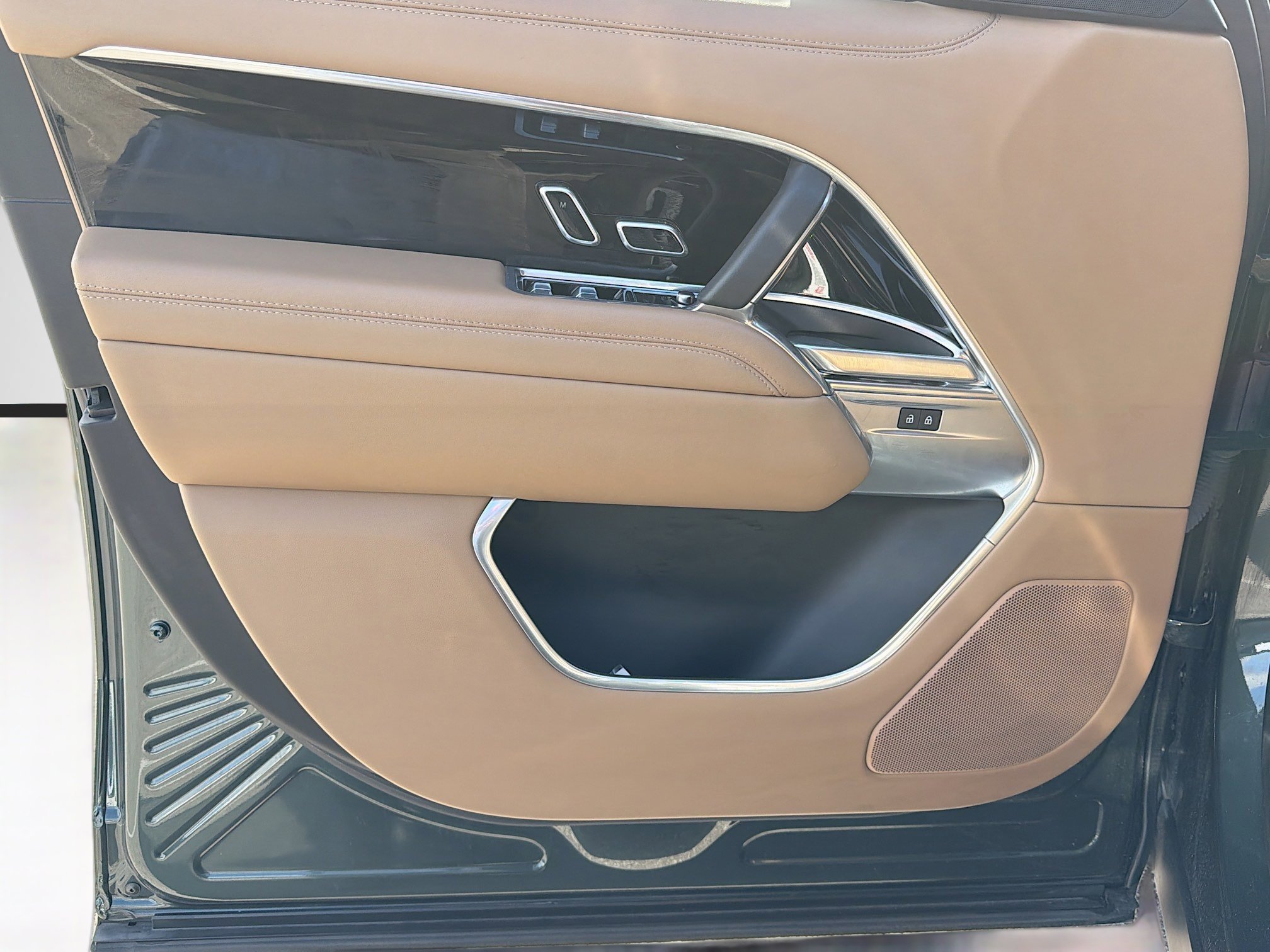 Used 2023 Land Rover Range Rover Long Wheelbase SE image 22