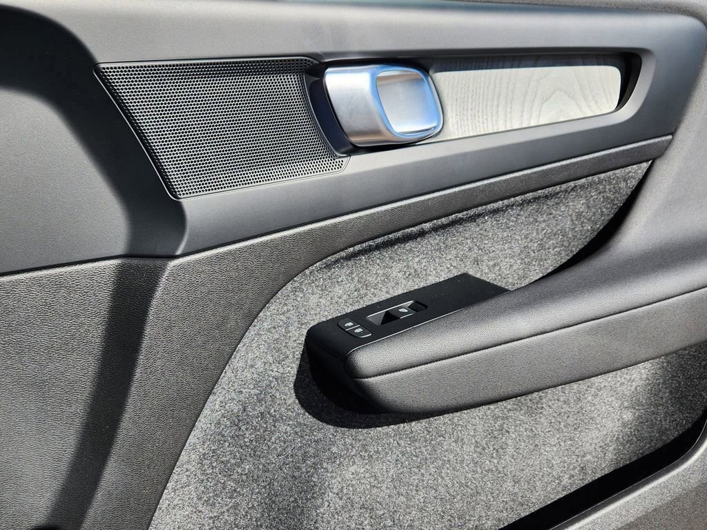 New 2026 Volvo XC40 B5 Plus w/ Protection Package Premier image 20