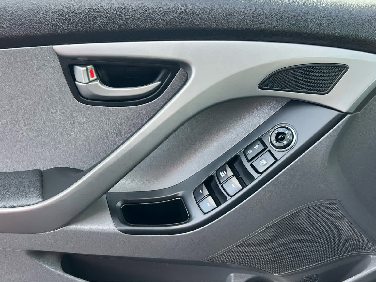 Used 2016 Hyundai Elantra SE image 30