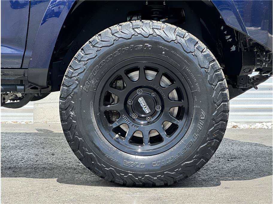 Used 2017 Toyota 4Runner TRD Off-Road Premium AWD/4WD image 29