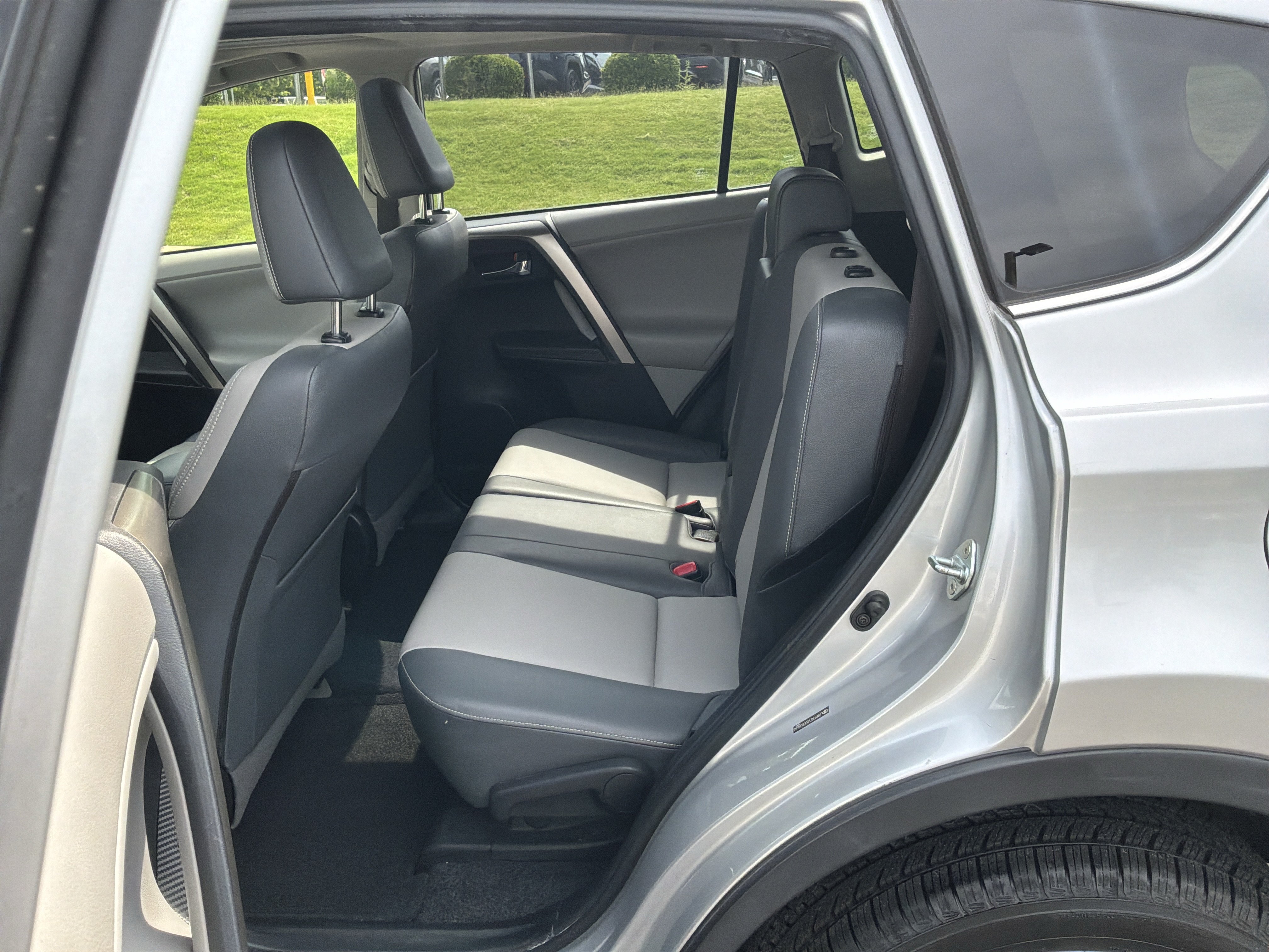 Used 2013 Toyota RAV4 Limited FWD image 29