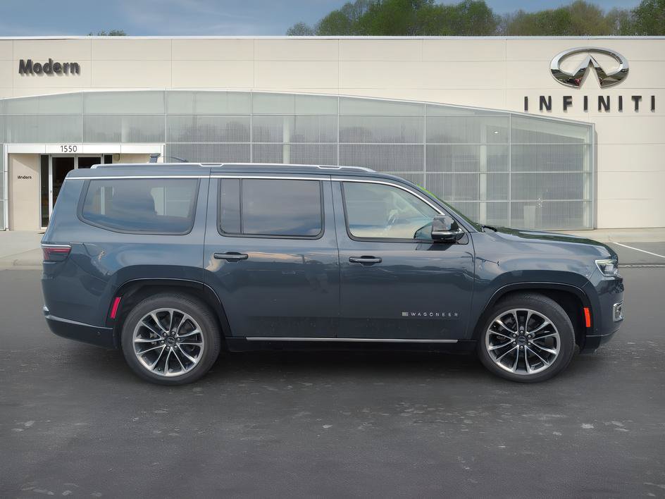 Used 2023 Jeep Wagoneer Series III w/ Premium Group I AWD/4WD image 3