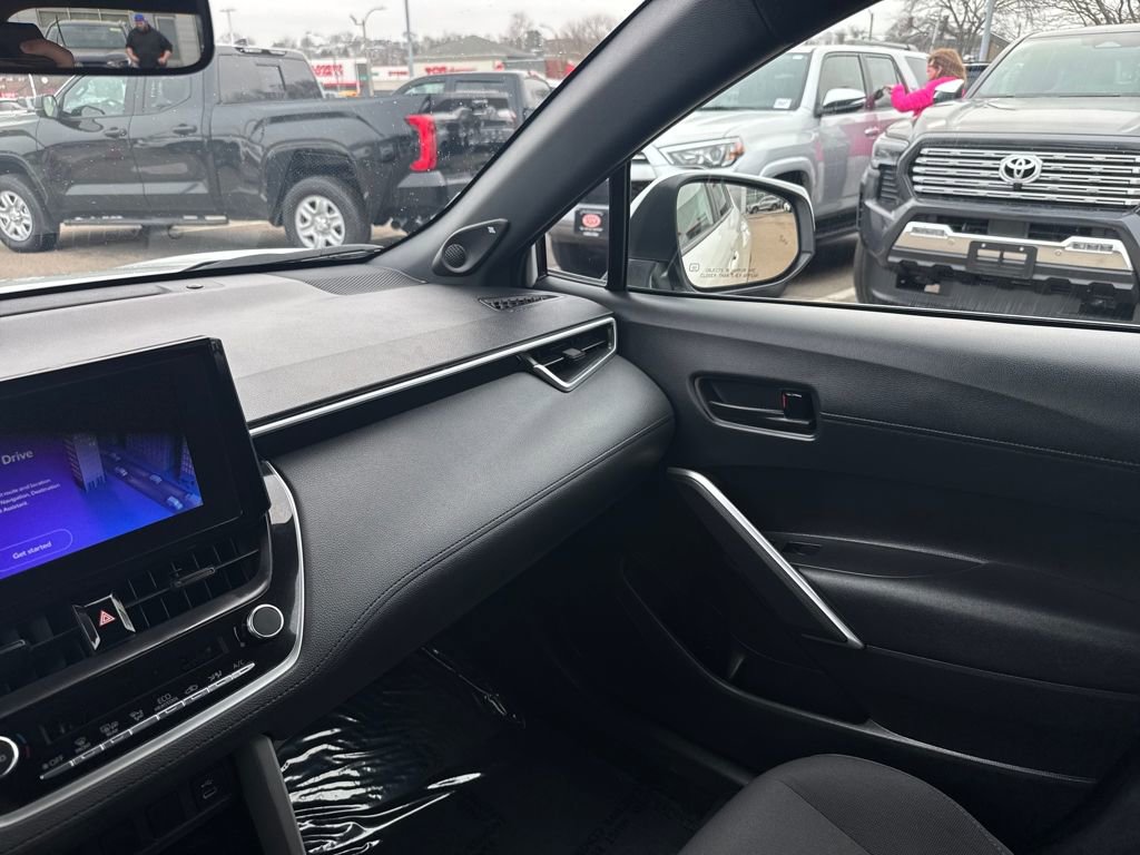 Used 2024 Toyota Corolla Cross SE w/ Moonroof Package image 30