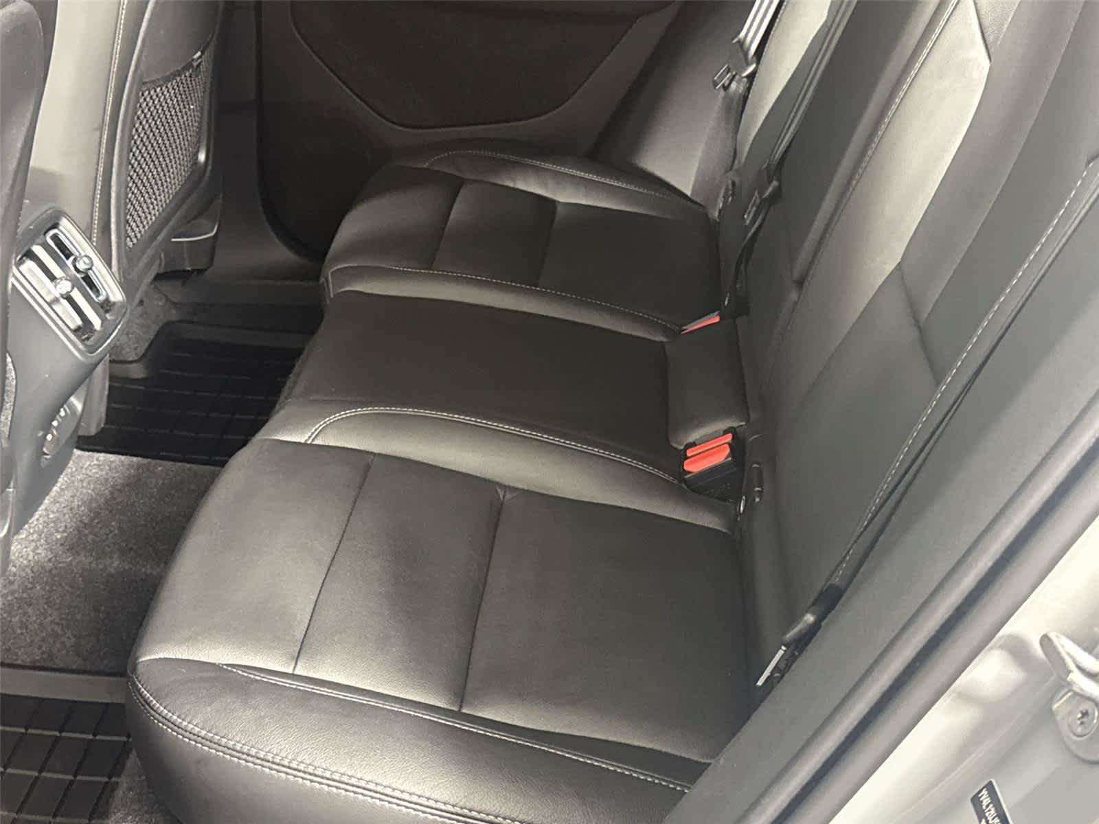 Used 2025 Volvo XC40 B5 Core w/ Protection Package Premier AWD/4WD image 13