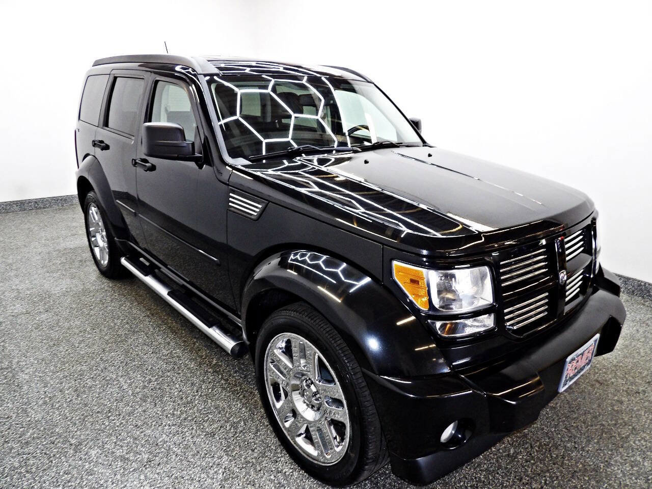 Used 2010 Dodge Nitro SXT w/ Navigation Convenience Group AWD/4WD image 3