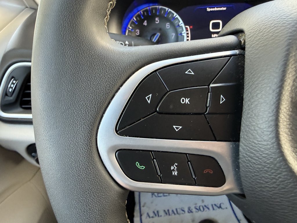 Used 2024 Chrysler Pacifica Touring-L FWD image 23