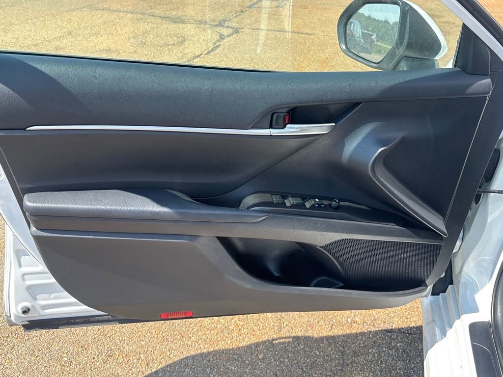 Used 2023 Toyota Camry SE image 7