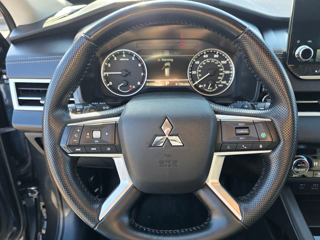 Used 2024 Mitsubishi Outlander SE image 17