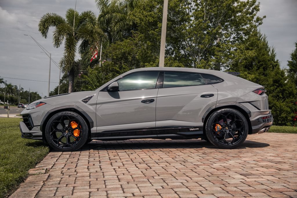 Used 2024 Lamborghini Urus Performante AWD/4WD image 3