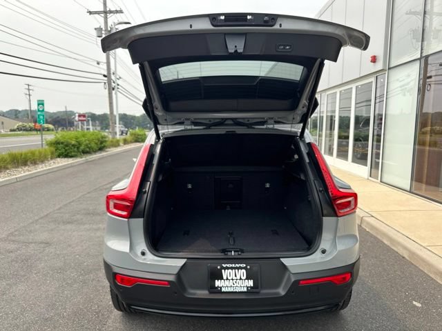 Certified 2025 Volvo XC40 B5 Plus AWD/4WD image 11