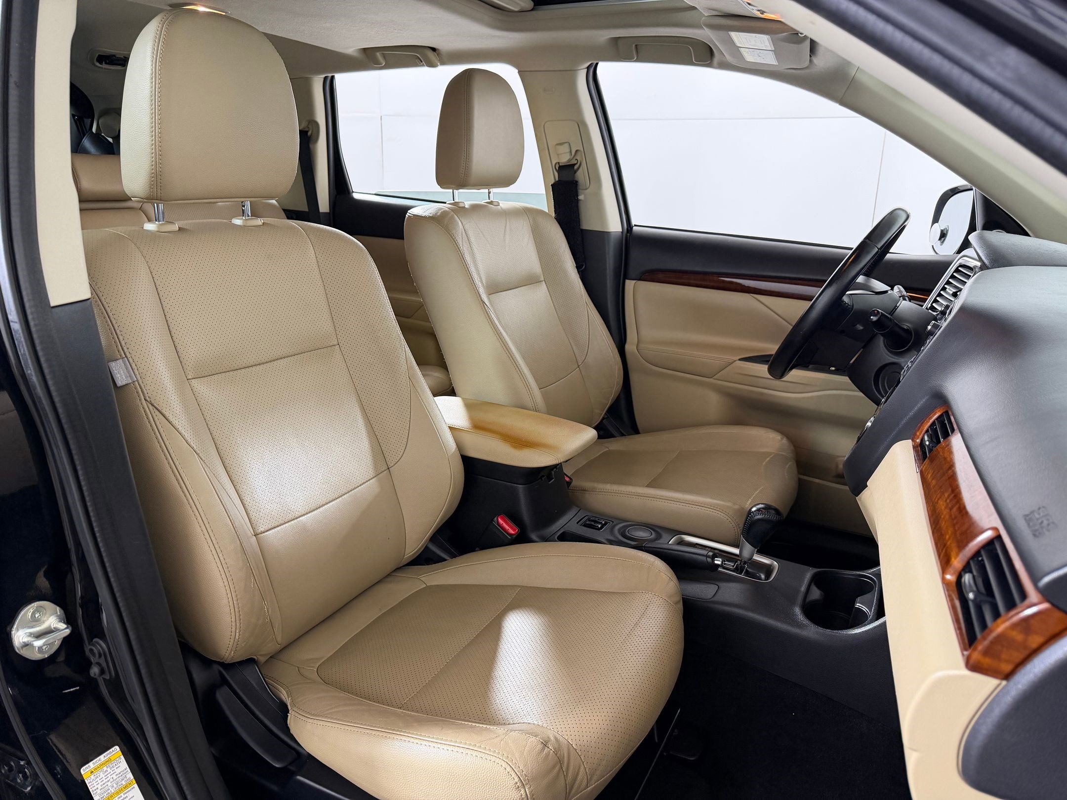 Used 2015 Mitsubishi Outlander SE image 28