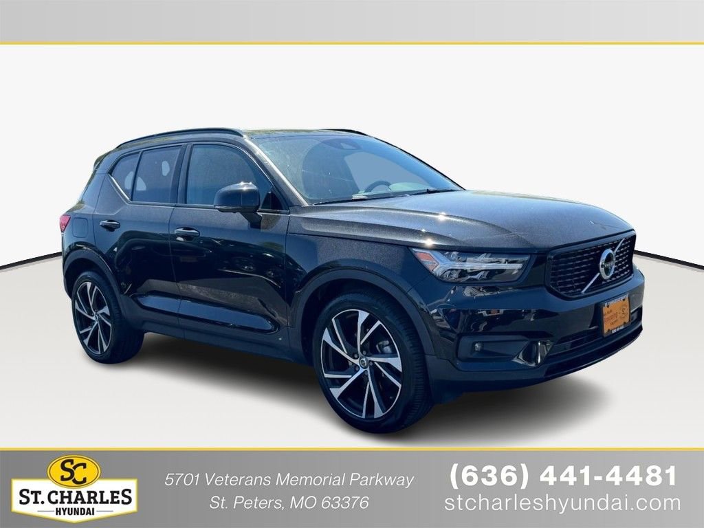 Used 2022 Volvo XC40 T5 R-Design w/ Advanced Package
