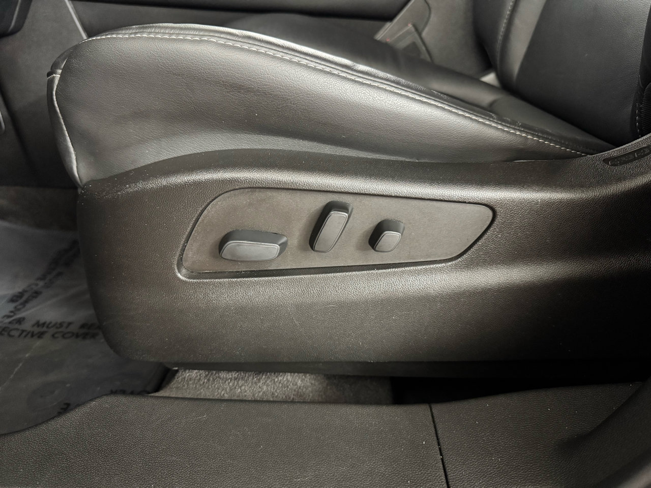 Used 2022 Cadillac XT4 Premium Luxury w/ Enhanced Visibility Package image 14