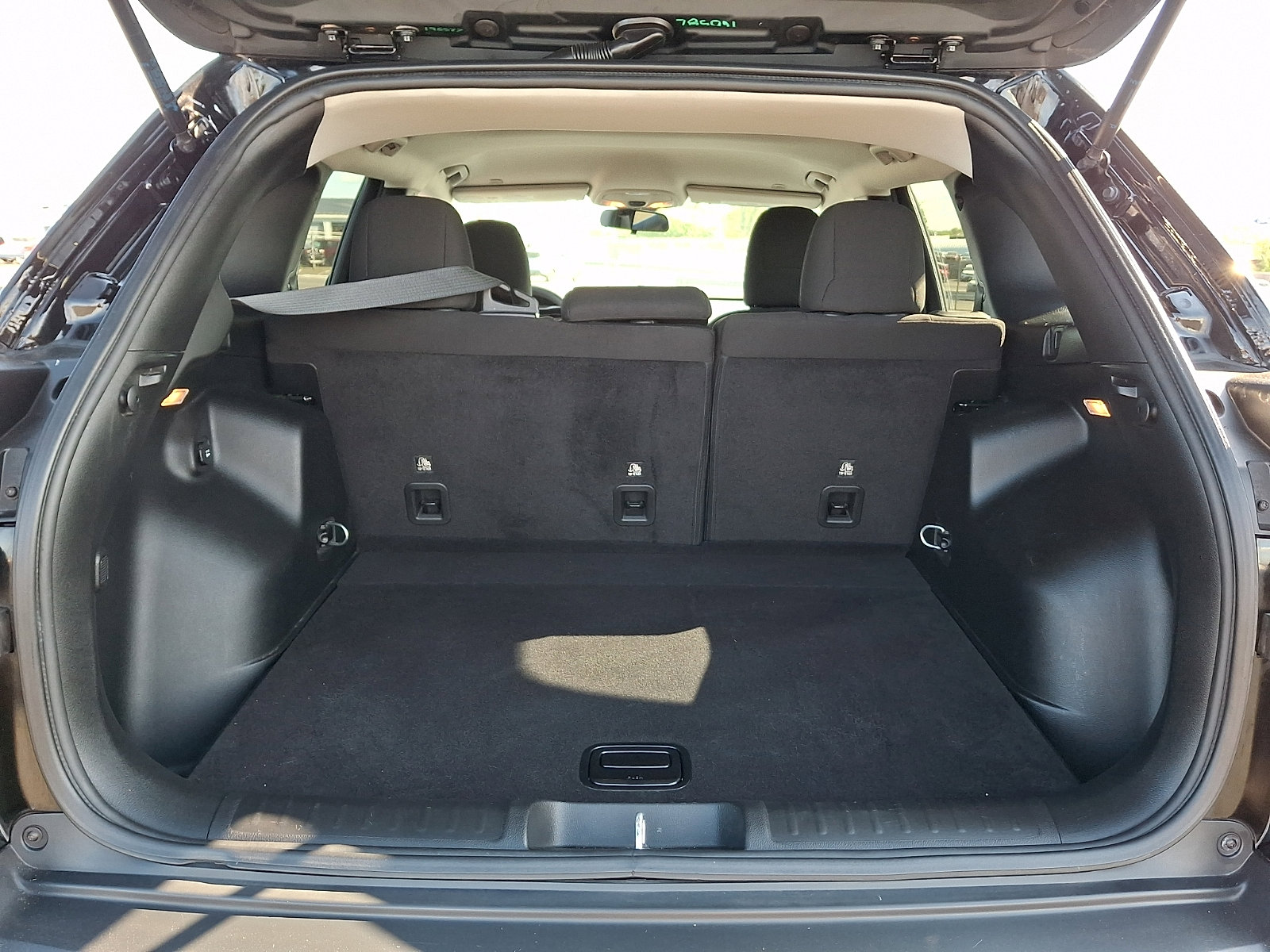 Used 2019 Jeep Cherokee Latitude w/ Popular Appearance Group AWD/4WD image 28