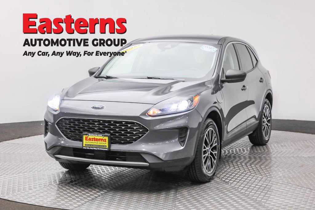 Used 2022 Ford Escape SE w/ Cold Weather Package image 1