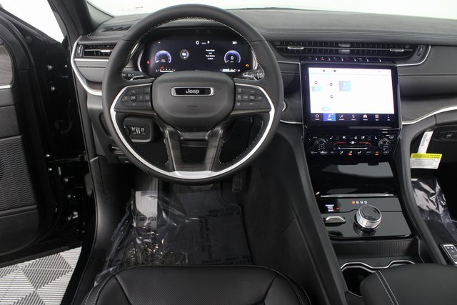 New 2025 Jeep Grand Cherokee Limited image 13