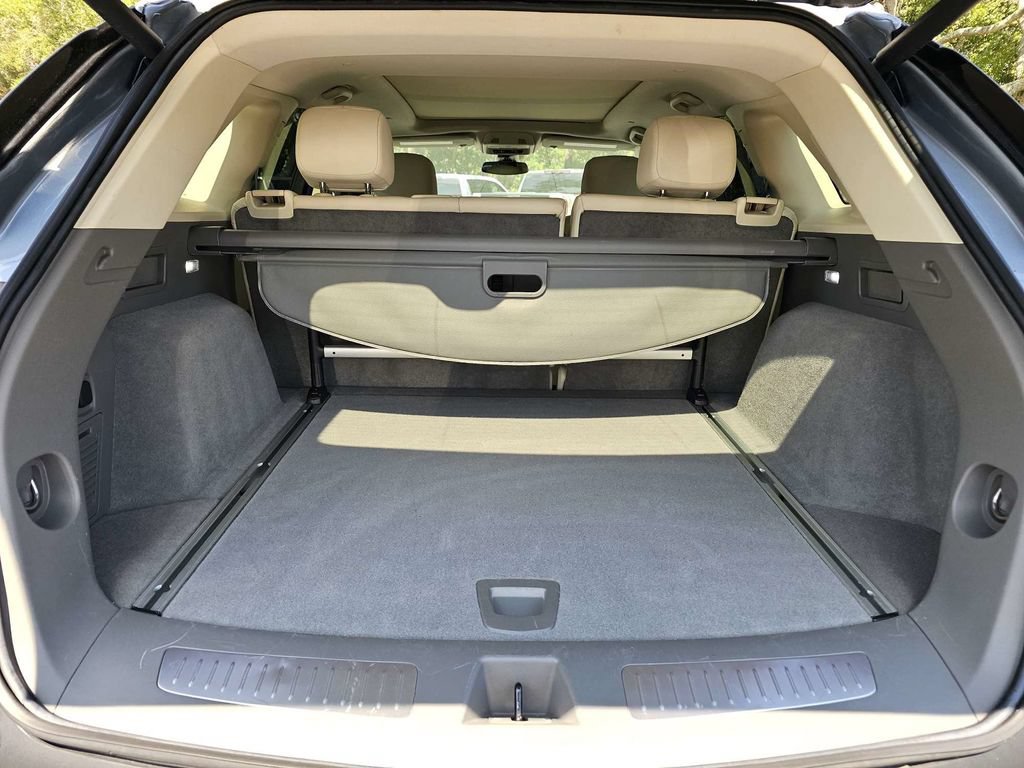 Certified 2024 Cadillac XT5 Premium Luxury FWD image 13