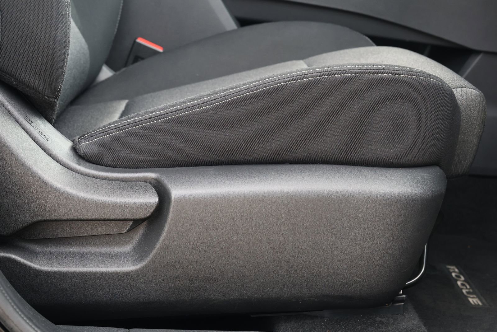 Used 2024 Nissan Rogue SV image 31