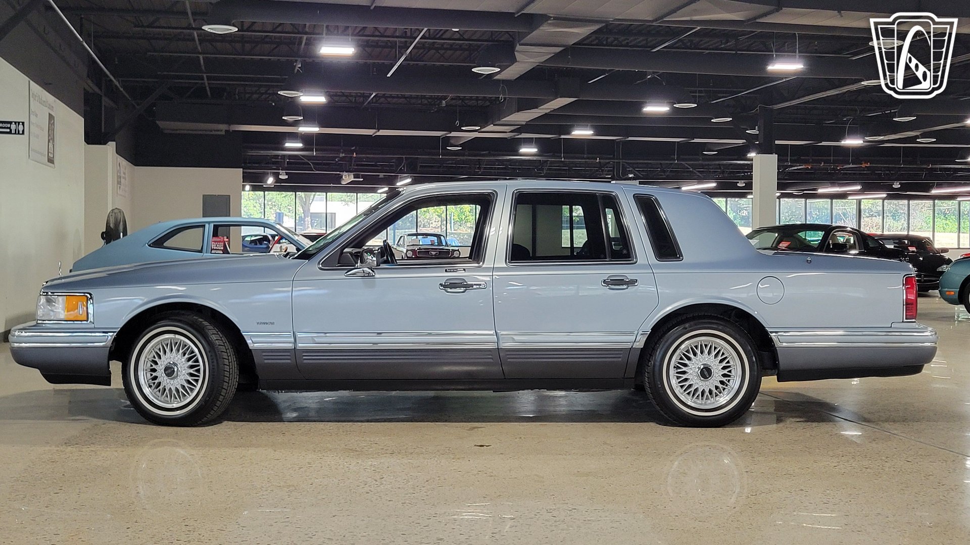 Used 1993 Lincoln Town Car Signature RWD image 22