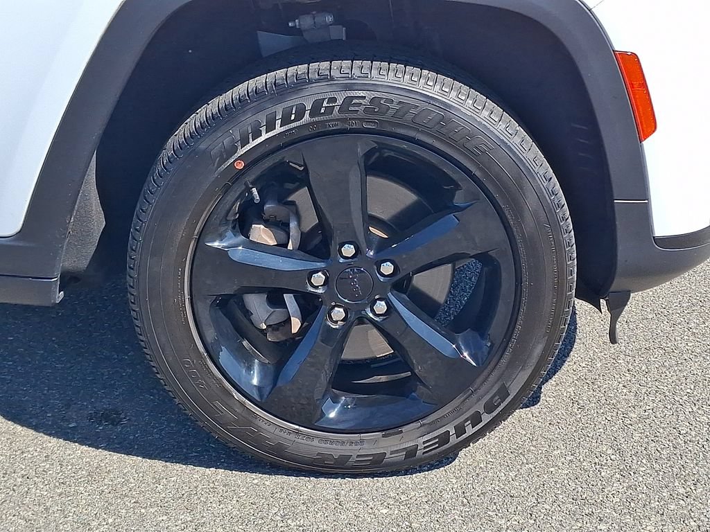 Used 2023 Jeep Grand Cherokee L Laredo AWD/4WD image 11