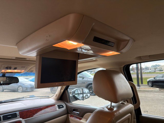 Used 2014 Chevrolet Suburban LT image 31