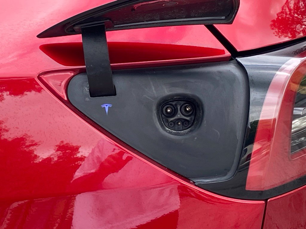 Used 2024 Tesla Model Y Long Range AWD/4WD image 16