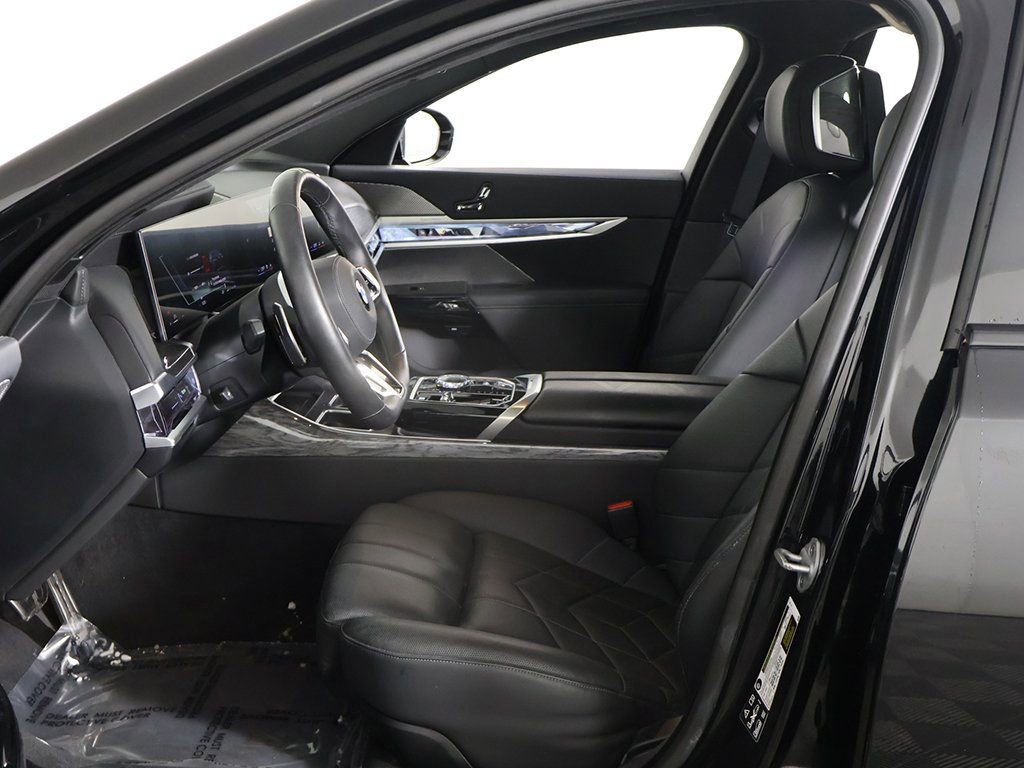 Used 2025 BMW 740i xDrive image 29
