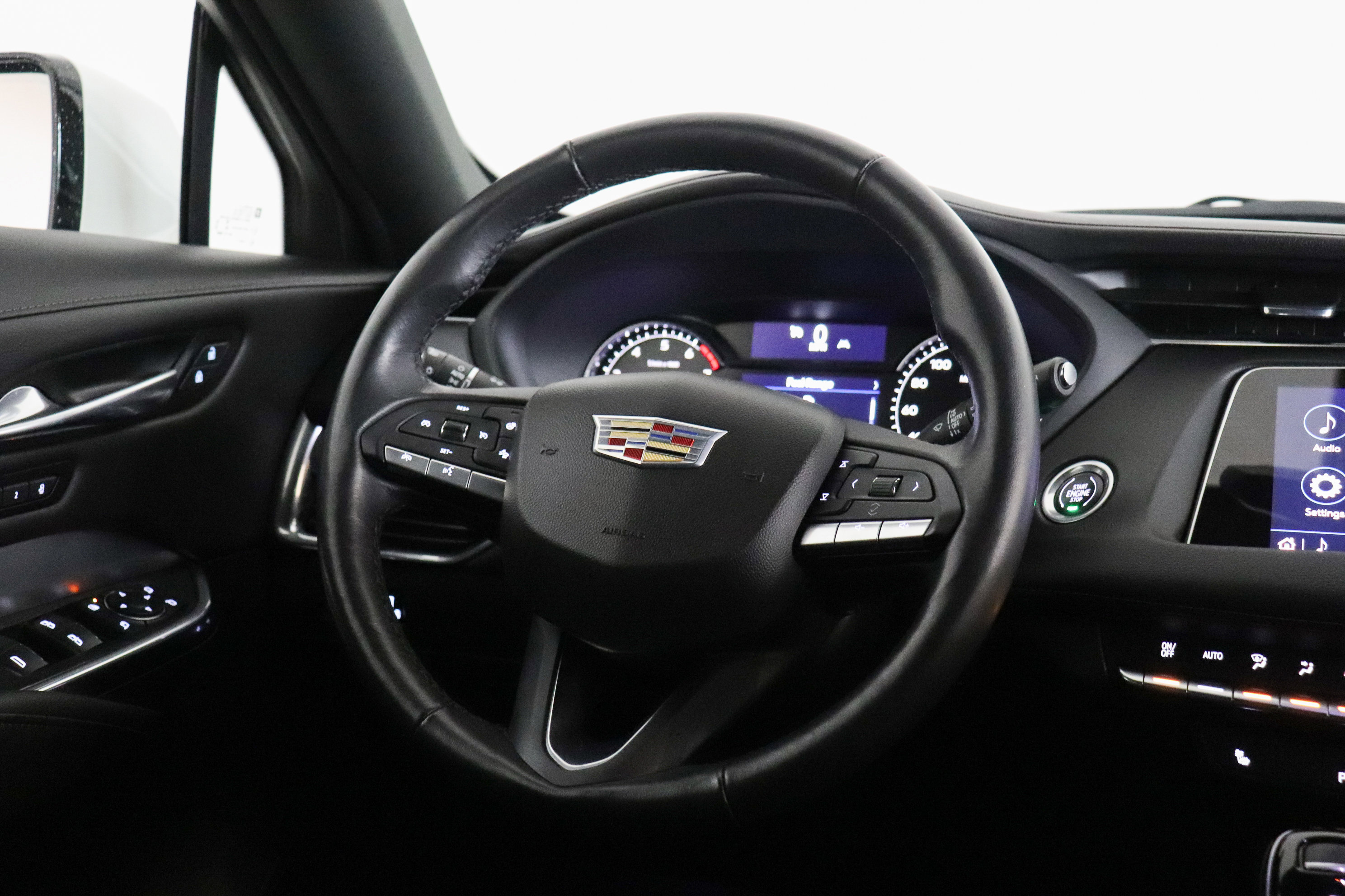 Used 2022 Cadillac XT4 Premium Luxury w/ Enhanced Visibility Package AWD/4WD image 23