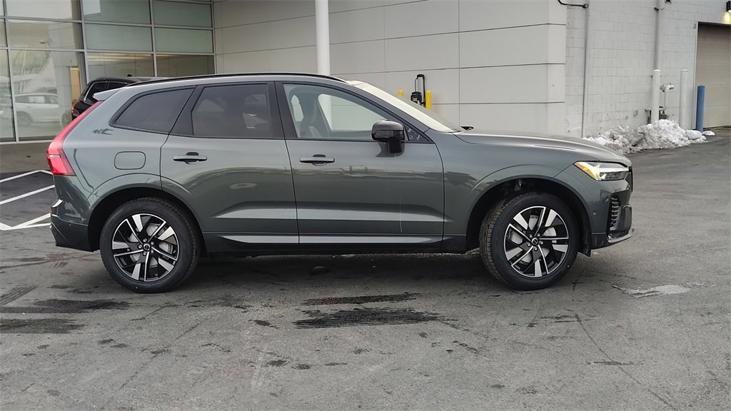 New 2026 Volvo XC60 B5 Plus w/ Climate Package image 2