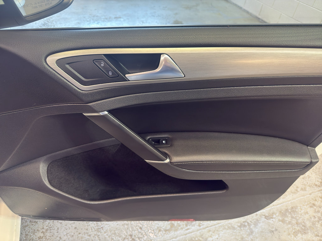 Used 2017 Volkswagen Golf Wolfsburg Edition image 19